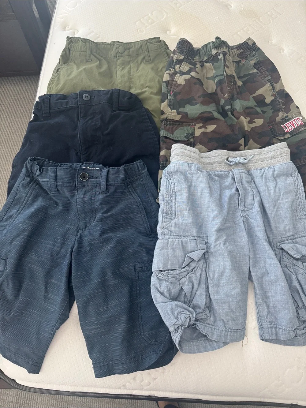 Set of five boys shorts various brands. See photos size 8 to 12